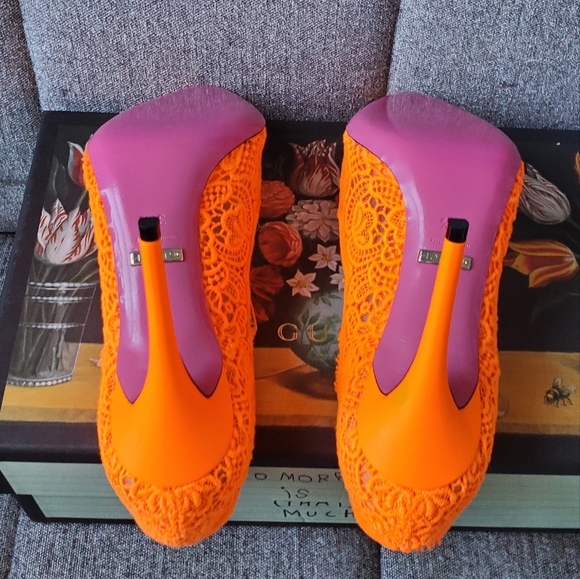 Gucci Virginia Neon Orange Lace Mary Jane Pointed Toe Pumps Size 37 1/2 - Picture 9 of 16